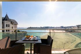 hôtel Crystal, accès plage direct, vue mer à Dinard