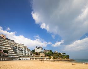 hôtel Crystal, accès plage direct, vue mer à Dinard